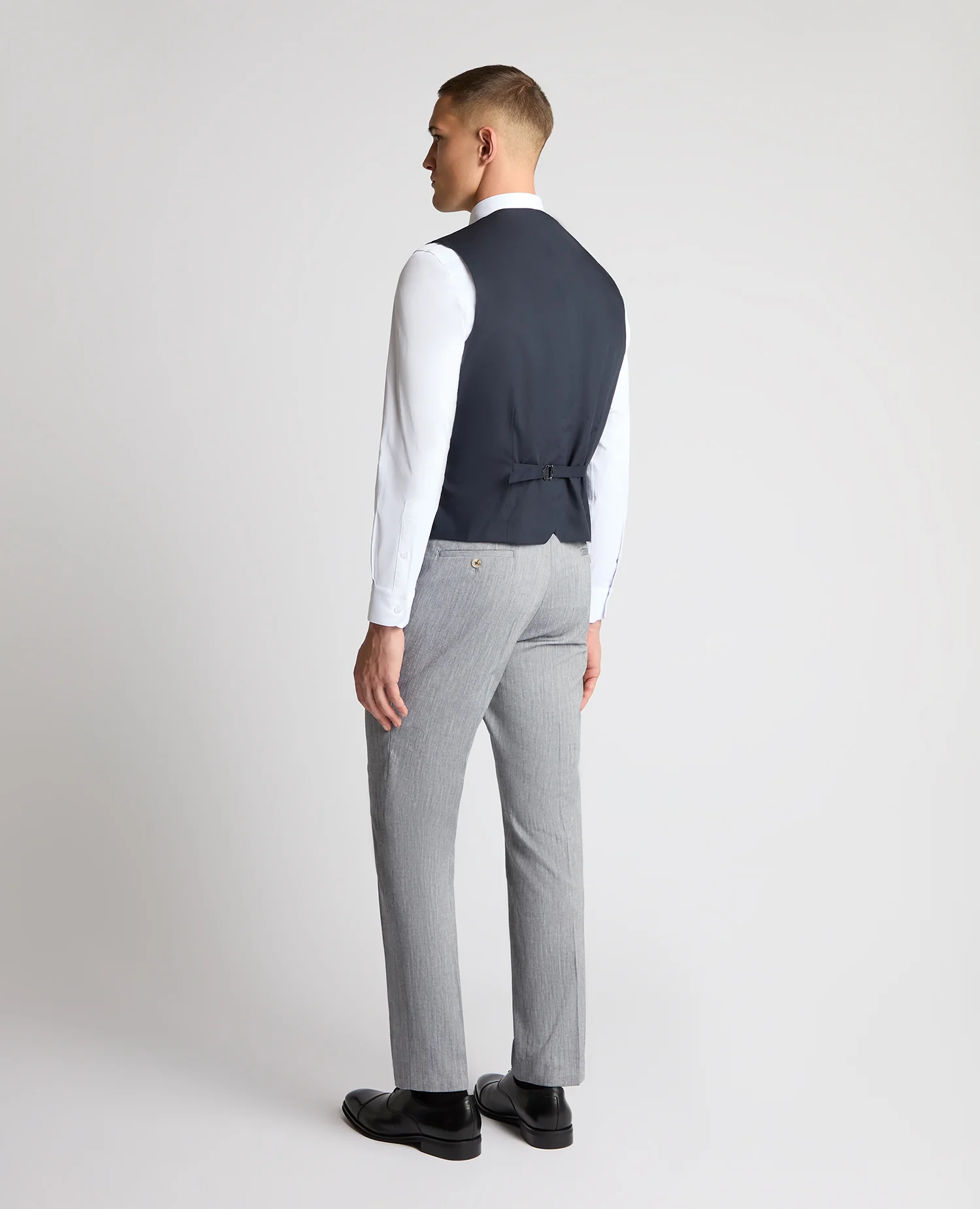 Tapered fit linen-blend stretch waistcoat - Image 3